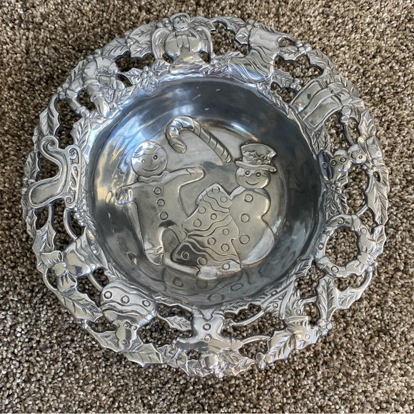 Thick Molded Aluminum Christmas Bowl / Christmas Bowl with Snowman - Picture 5 of 9